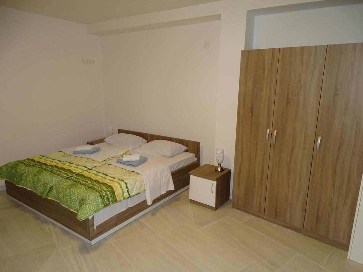 Motel Luxor Visoko Exteriör bild